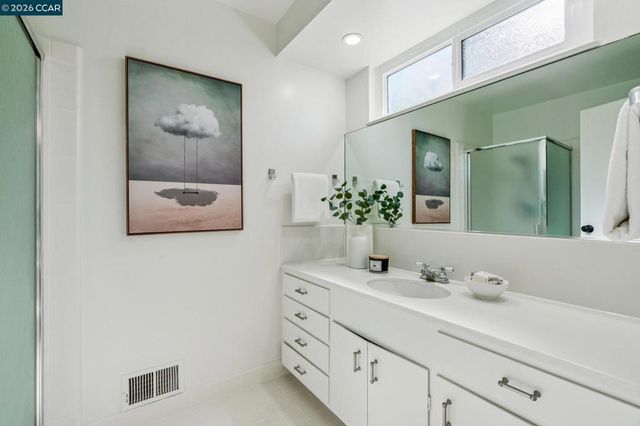 152 Tharp Dr, Moraga, CA 94556