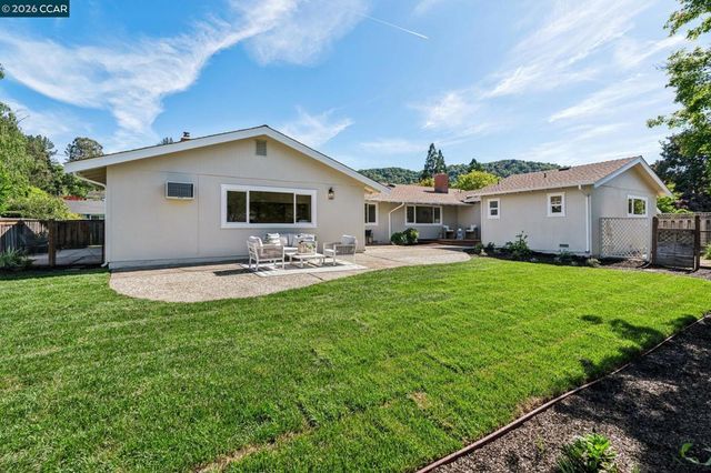 152 Tharp Dr, Moraga, CA 94556