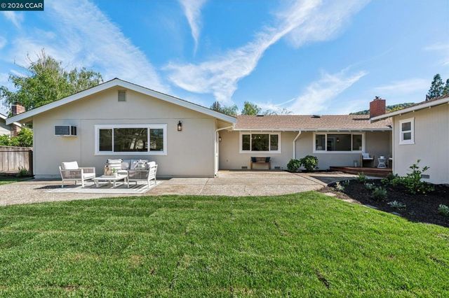 152 Tharp Dr, Moraga, CA 94556