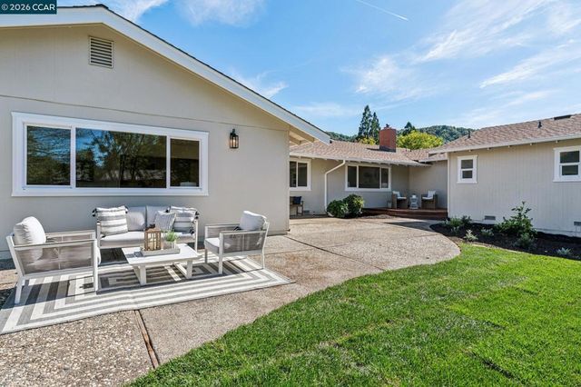 152 Tharp Dr, Moraga, CA 94556
