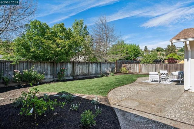 152 Tharp Dr, Moraga, CA 94556