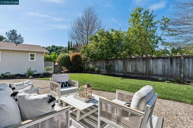 152 Tharp Dr, Moraga, CA 94556
