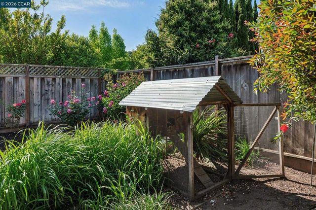 152 Tharp Dr, Moraga, CA 94556