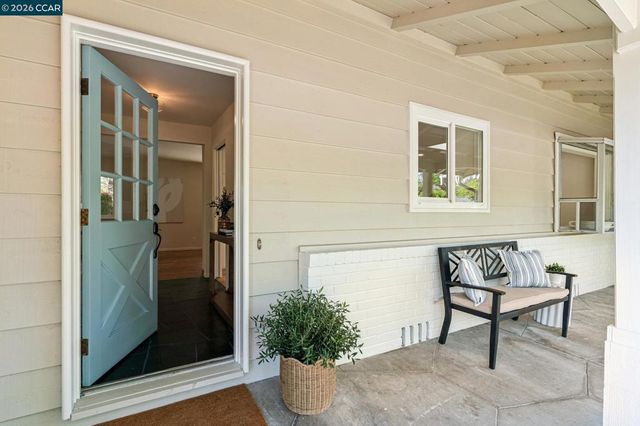 152 Tharp Dr, Moraga, CA 94556