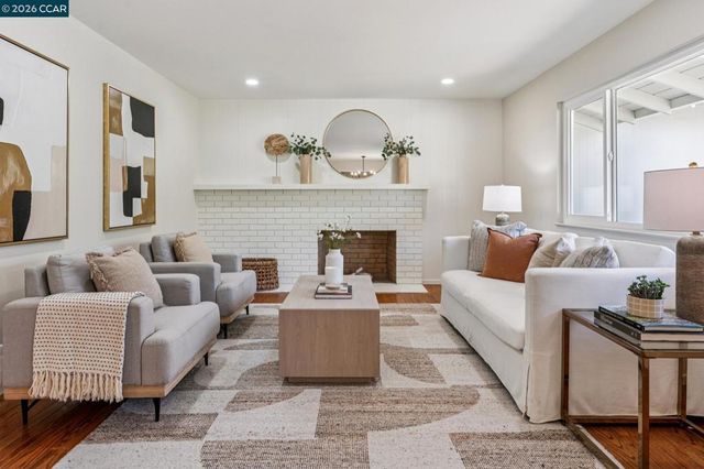 152 Tharp Dr, Moraga, CA 94556