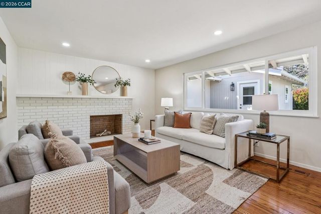 152 Tharp Dr, Moraga, CA 94556