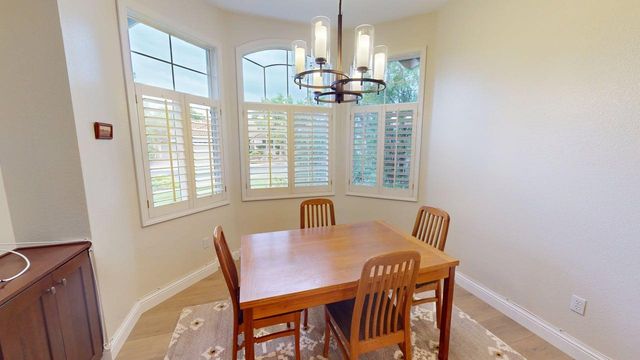 7632 Summertime Ln, Roseville, CA 95747