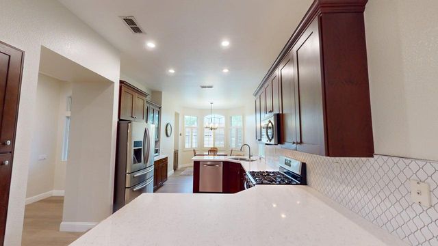 7632 Summertime Ln, Roseville, CA 95747