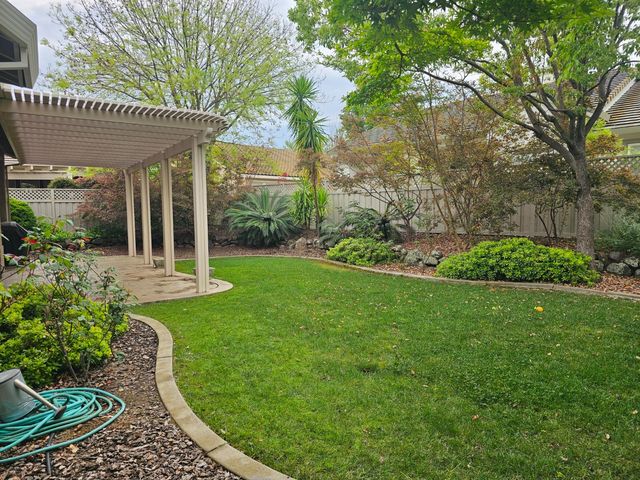 7632 Summertime Ln, Roseville, CA 95747