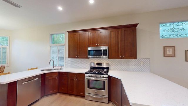 7632 Summertime Ln, Roseville, CA 95747