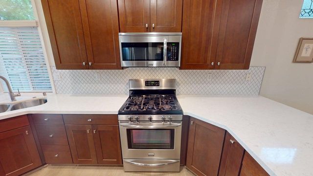 7632 Summertime Ln, Roseville, CA 95747