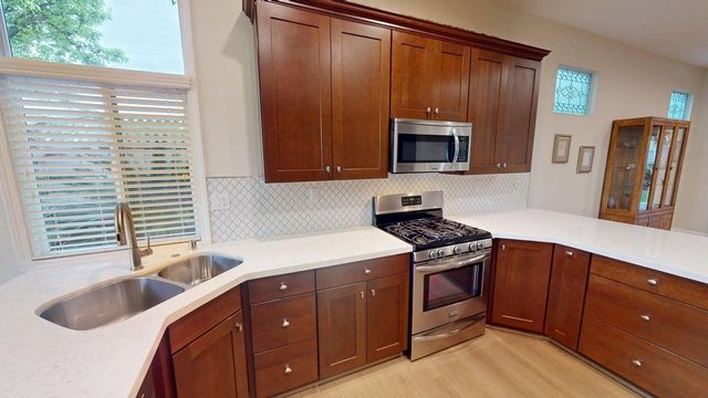 7632 Summertime Ln, Roseville, CA 95747