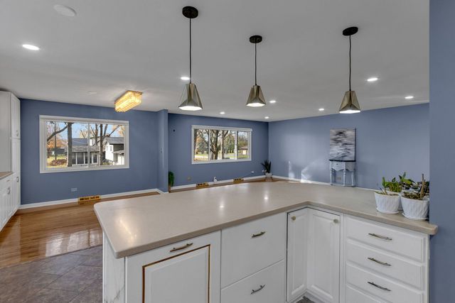 4N580 Chatham Court, West Chicago, IL 60185