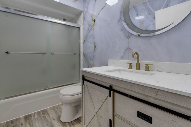 4N580 Chatham Court, West Chicago, IL 60185