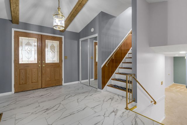 4N580 Chatham Court, West Chicago, IL 60185