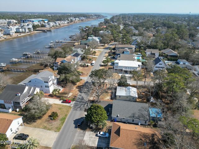 2805 E Yacht Drive, Oak Island, NC 28465