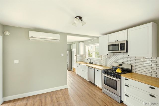 104 Leroy Avenue, Clawson, MI 48017