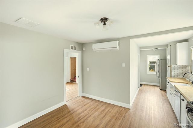 104 Leroy Avenue, Clawson, MI 48017