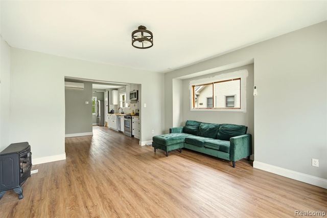 104 Leroy Avenue, Clawson, MI 48017