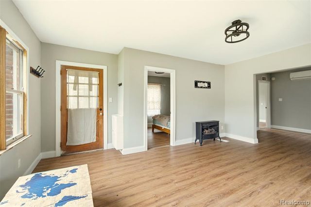 104 Leroy Avenue, Clawson, MI 48017