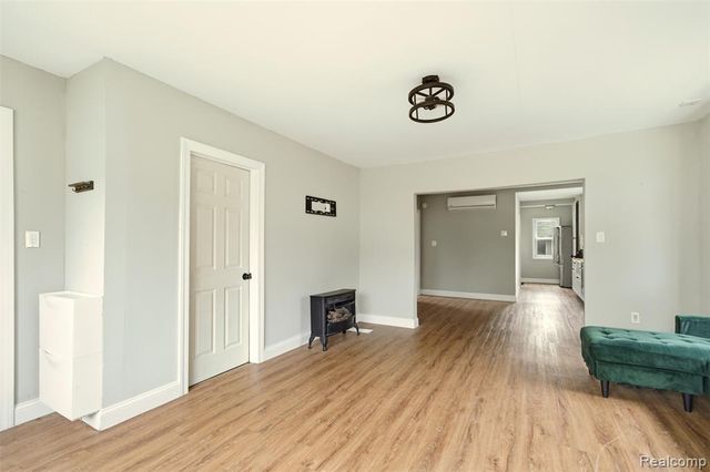 104 Leroy Avenue, Clawson, MI 48017