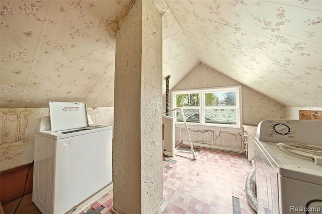 104 Leroy Avenue, Clawson, MI 48017