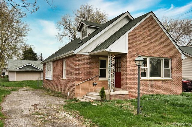 104 Leroy Avenue, Clawson, MI 48017