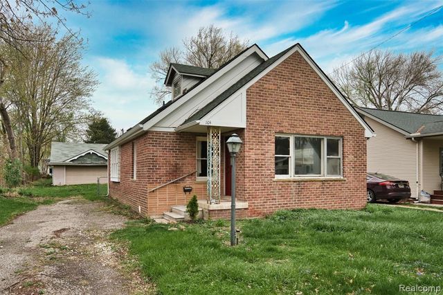 104 Leroy Avenue, Clawson, MI 48017