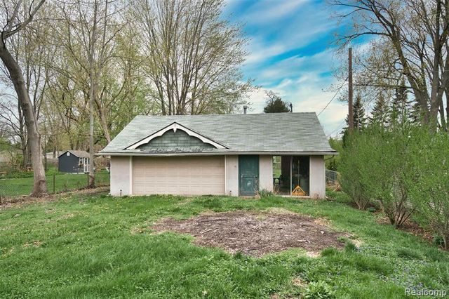 104 Leroy Avenue, Clawson, MI 48017