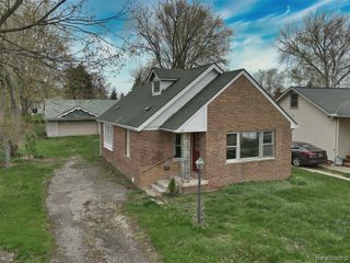 104 Leroy Avenue, Clawson, MI 48017
