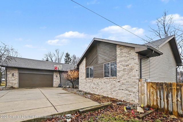 7383 E Saint Joe Highway, Grand Ledge, MI 48837