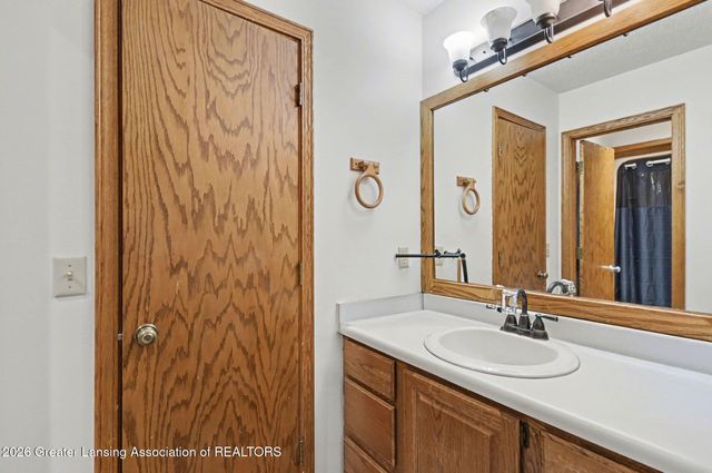 7383 E Saint Joe Highway, Grand Ledge, MI 48837