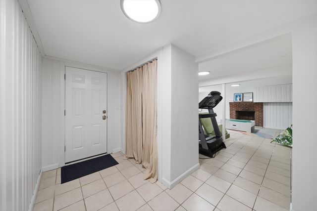 18 Travis Dr, Newton, MA 02467