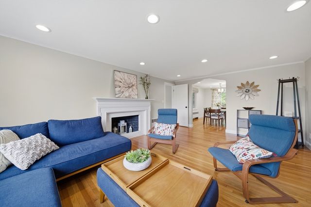 18 Travis Dr, Newton, MA 02467