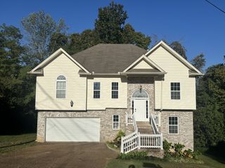 3220 W Yorkshire Ct, Old Hickory, TN 37138