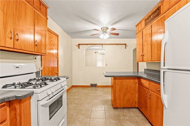 403 Rebecca ST, Somerset Twp, PA 15501