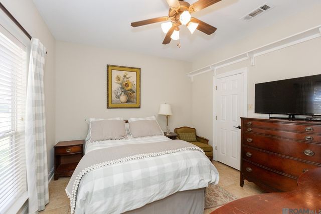 6419 Pelican Crossing Dr, Gonzales, LA 70737