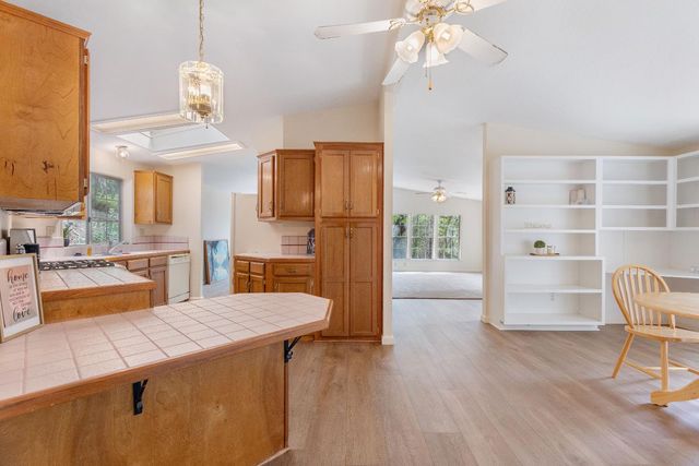 18506 Dunvegan Dr, Applegate, CA 95703