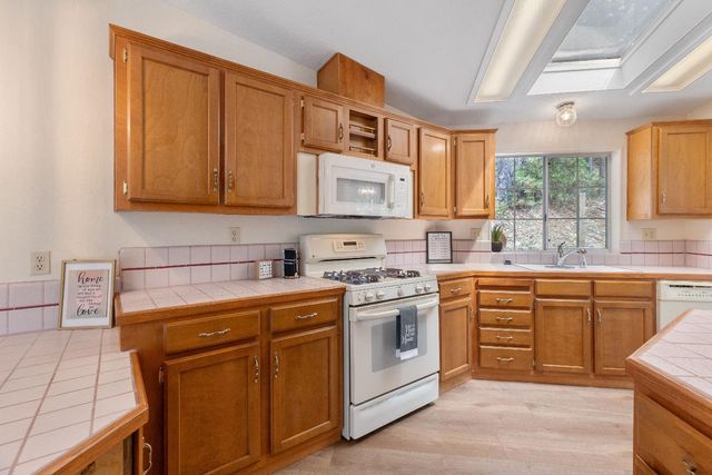 18506 Dunvegan Dr, Applegate, CA 95703