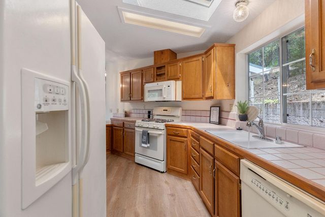 18506 Dunvegan Dr, Applegate, CA 95703