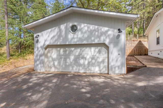 18506 Dunvegan Dr, Applegate, CA 95703