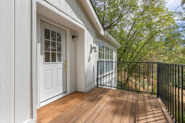 18506 Dunvegan Dr, Applegate, CA 95703