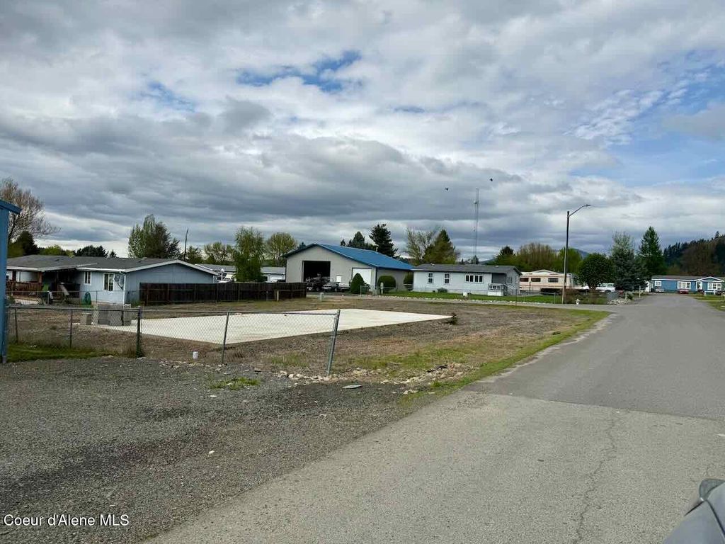 149 Sunny Rd, St. Maries, ID 83861