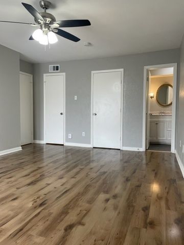 5838 Sandhurst Lane D, Dallas, TX 75206