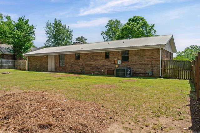1816 Westgate Dr, Heber Springs, AR 72543