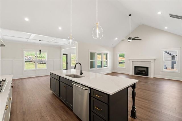 165 West Lake Boulevard, Carrollton, GA 30116