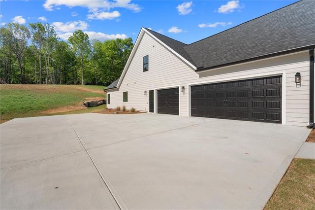 165 West Lake Boulevard, Carrollton, GA 30116