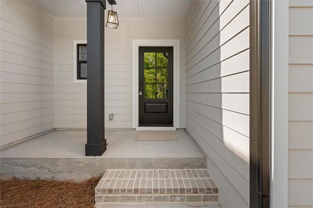 165 West Lake Boulevard, Carrollton, GA 30116