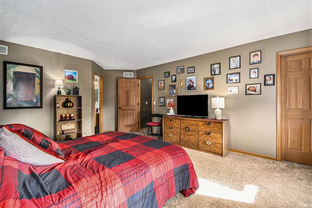 53233 Chelle Lane, Granger, IN 46530