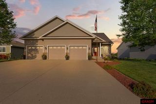 1904 Rock Ridge Lane, St. Peter, MN 56082